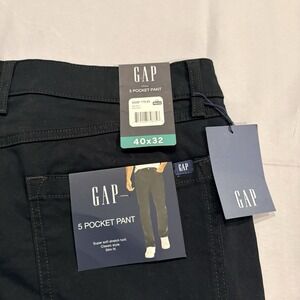 GAP Mens Classic Fit Pants 40x32 New with Tags Preppy Cool Casual Minimalistic
